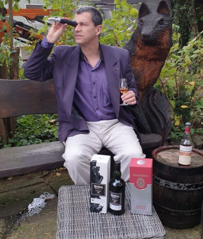 Whisky-Consultant Wolfgang Kaiser berät Sie gerne. Whisky-Consultant Wolfgang Kaiser berät Sie gerne.