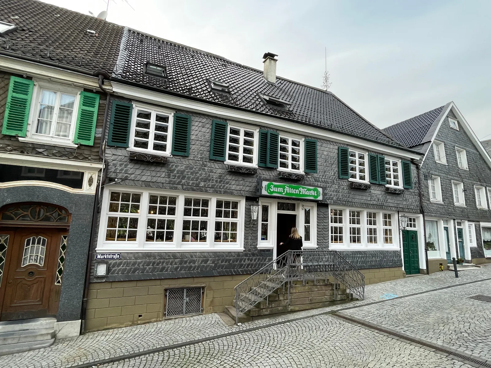 Schieferfassade der Gaststätte „Zum alten Markt“ in der Hückeswagener Altstadt